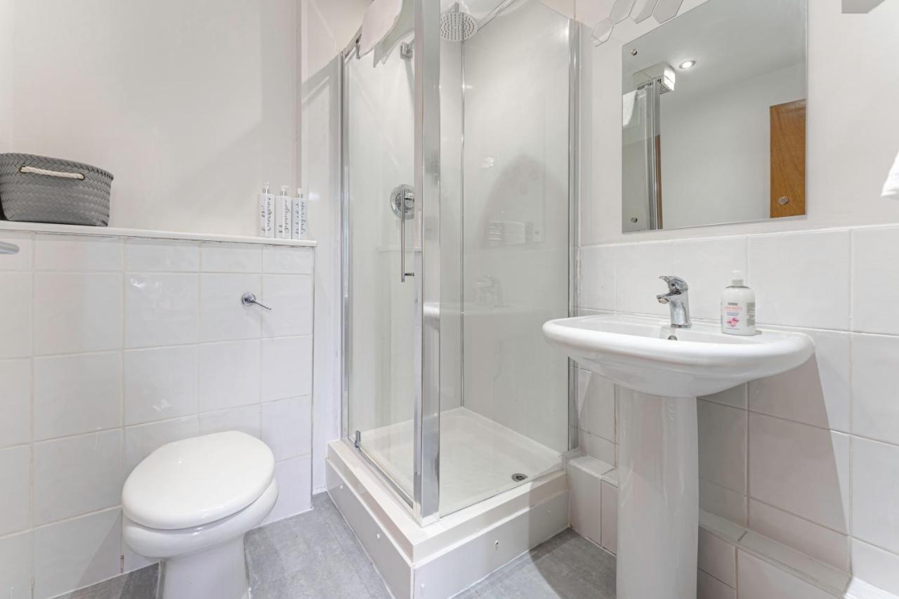 Jkg Property Solutions Presents Cosy City Apartment 考文垂 外观 照片